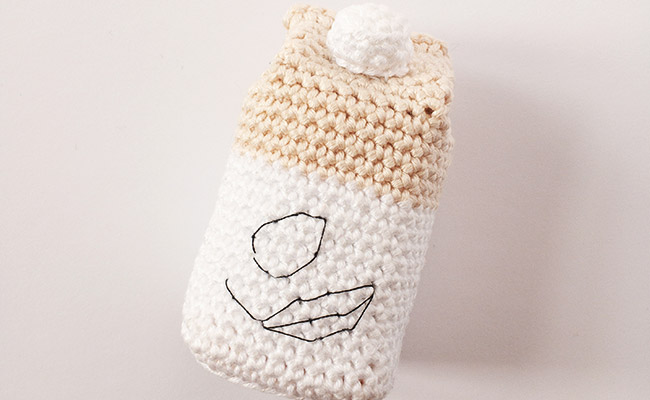 paso 8- cartón de leche y galletas de crochet