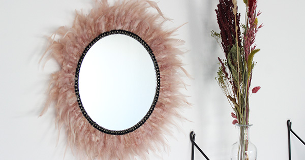 DIY Juju hat espejo de plumas