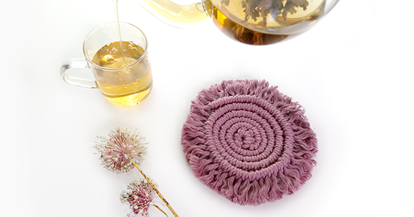 Bricolaje bajo cristal y salvamanteles macramé Bricolaje bajo cristal y salvamanteles macramé