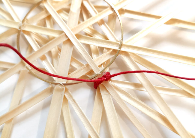 estrella de paja ata las pajitas juntas