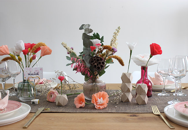 table de f&ecirc;te porte couteau r&eacute;sine marque place polym&egrave;re fleurs papier cr&eacute;pon