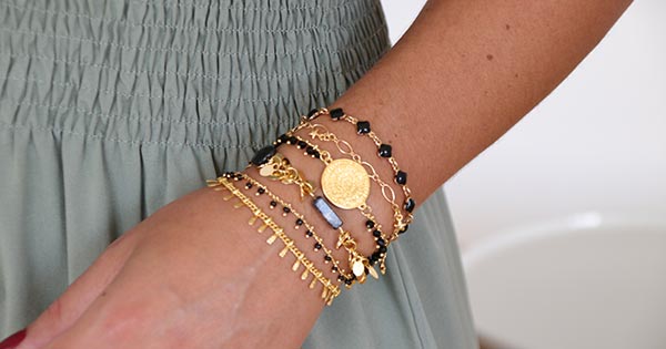 : tuto de pulsera negra y dorada Perles &