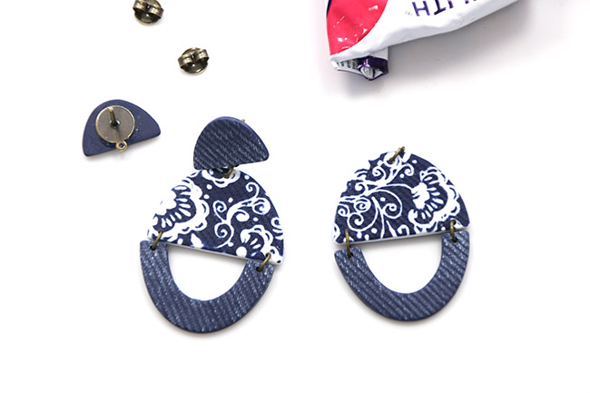 Colocación de pendientes de jean de polímero