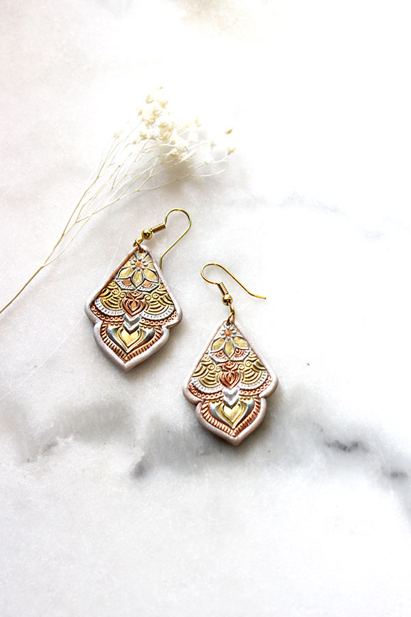 Esquema Pendientes poliméricos con pasta beurk y polvos de micas