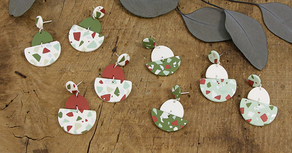 Pendientes de polímero con motivo de terrazo, caqui y cobre blanco. Pendientes de polímero con motivo de terrazo, caqui y cobre blanco.