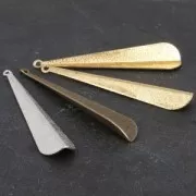 Colgante de metal diamantado gota 53x11 mm dorado x1