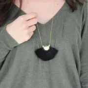 Colgante abanico con pompones de poliéster 80x55 mm Baby Azul/dorado x1