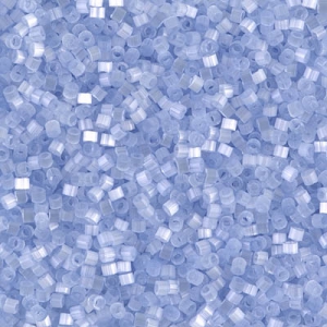 Miyuki Delica 11/0 DB0831-1 - Satinado de seda color periwinkle claro x8 g