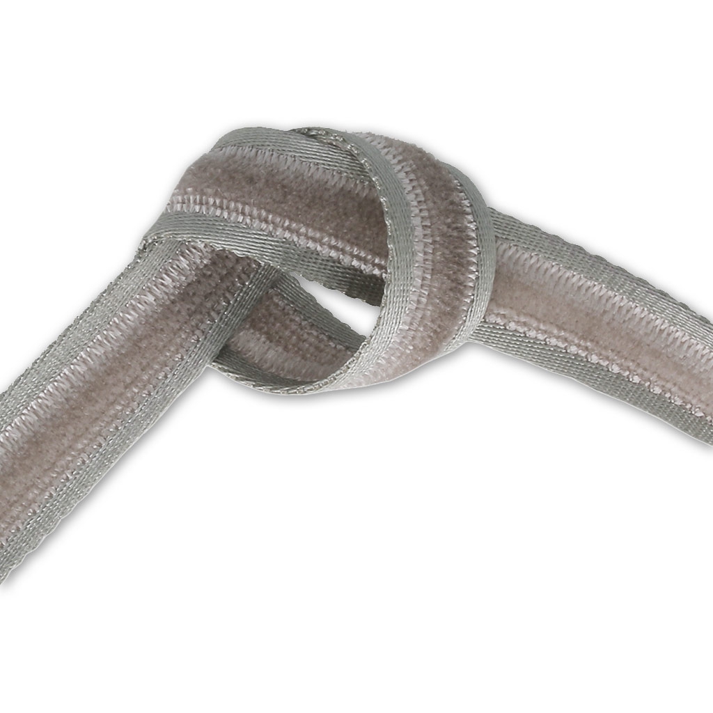 La Cinta Terciopelo Doble Cara: Elegancia y Versatilidad en Cada Detalle