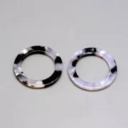 Colgante anilla de acetato de celulosa 21 mm Concha de tortuga Blanco/Negro x1