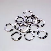 Colgante anilla de acetato de celulosa 14.5 mm Concha de tortuga Blancoo/Negro x1