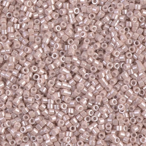 Miyuki Delica 11/0 DB1535-1 - Rosa champán opaco Ceilán x8 g