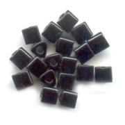 Triángulos Toho 11/0 TG49 - Opaque Jet x10g|raw }}