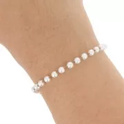 Cadena con cuentas nacaradas 4 mm White Pearl/latón bruto x 50cm