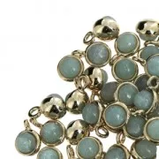 Mini Dije redondo con piedra de imitación Amazonite 7 mm dorado