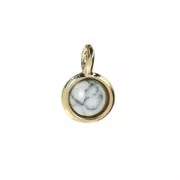 Mini Dije redondo con piedra de imitación Howlite 7 mm dorado