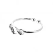 Anillo ajustable 3 engastes para cabuchones fondo plano 3 y 4 mm plateado x1