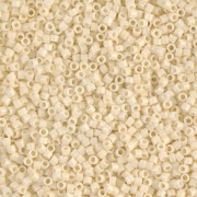 Miyuki Delica 11/0  DB0732 - Opaque Dark Cream paquet de 100g|raw }}