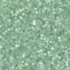 Miyuki Delica 11/0 DB0828-1 - Verde menta, satén de seda, 8 g