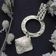 Anilla montaje y tejido martillado de latón 21mm 2 agujeros Dorado brillante x1