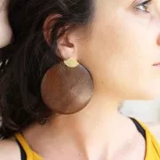 Colgante redondo tintado de madera marrón oscuro 59 mm para joyas DIY x1