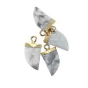 Mini colgante diente de tiburón imitación piedra gema 20 mm Howlite / Dorado x1