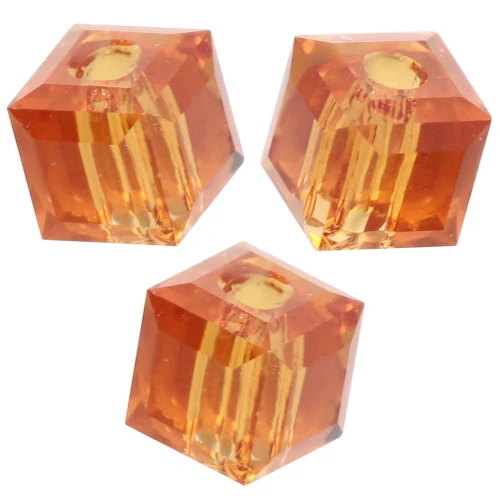 PureCrystal 5601 Cubos de topacio de 4 mm x8