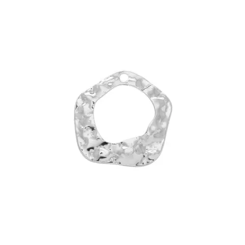 Dije pentágono irregular de latón martillado 16.5x15 mm - Rodiado x1