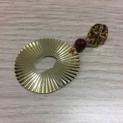 Colgante irregular calado efecto arrugado de latón 42x38 mm - Dorado x1