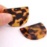 Colgante media luna acetato de celulosa 29x34 mm Marrón - Negro x1