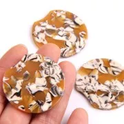 Colgante disco cortado acetato de celulosa 35x36.5 mm Imitación De Concha De Tortuga Ocre - Blanco x1