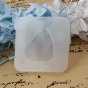 Molde de silicono triángulo redondeado para hacer cabuchones de resina x1