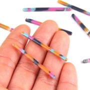 Colgante barra 40x2.5 mm - De Concha De Tortuga- Fuchsia - Azul- Camel x1