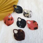 Colgante forma oriental calado 41.5x32 mm marmoleado Transparent  Negro  Dorado x1