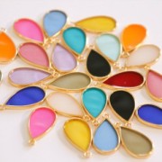 Dije gota resina epoxi efecto vitral 22.5x12mm Dorado con oro fino - Turquoisex1