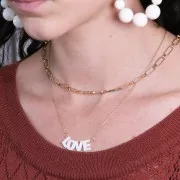 Cuenta letra alfabeto de nácar 10x8.5 mm - Q - Natural x1