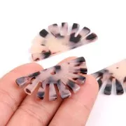 Colgante con forma de medio sol 19x38 mm- Imitación escama de tortuga - Beige - Noir x1