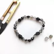 Cuenta plana de calavera 8x6 mm imitación Howlite teintée - Bleu clair x1