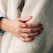 Anillo martillado ajustable para cabuchón 18x13 mm - Dorado con oro fino x1