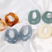 Colgante gota calada de resina 33x27 mm - Celadon x1