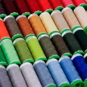 Hilo para coser poliéster reciclado Gütermann - Negro (n°000) x100m