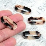 Colgante Ovalado calado de Acetato 30x13 mm - Beige - Negro x1