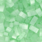 Cuentas Miyuki Half Tila 5 x 2,3 x 1,9 mm HTL-2559-1 - Verde pálido seda x 10 g