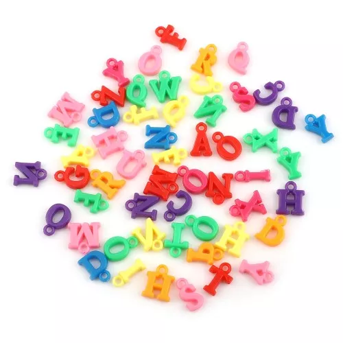 Surtido de colgantes de letras de plástico de 11 mm - Multicolor x100