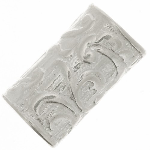 Cuenta de tubo recta trabajada 9x5 mm - Plateado x1