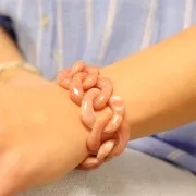 Eslabón acrílico cuadrado trenzado 31x29 mm - Rosa viejo jaspeado x1