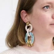 Colgante ovalado calado de acetato 47x35 mm - Marmoleado Verde oscuro - Blanco x1