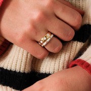 Anillo ajustable con estrellas en resina epoxi - Dorado - Blanco x1