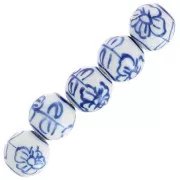 Cuentas redondas de cerámica de 10 mm - motivo floral - Blanco - Azul x4