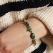 Cuenta de escarabajo ovalada grabada 16x12mm imitación piedra preciosa - Malaquita